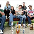 "El consumo de bebidas alcohólicas en lugares, vías, establecimientos o transportes públicos cuando perturbe gravemente la tranquilidad ciudadana".