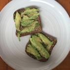 Leigh Campbell, del HuffPost Australia, cuenta: "Las tostadas de aguacate son muy populares en Australia. Todo aguacate es poco (allí le llamamos avo, de avocado [la palabra en inglés]) y se puede encontrar en la mayoría de cafeterías y casa...
