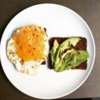 "Como el país es tan grande, creo que lo mejor es centrarse en una ciudad (la mejor): Nueva York", comenta Zoe Triska. "Ahora mismo, en Nueva York están muy de moda las tostadas con aguacate: están en todas las cartas de desayuno/brunch de fi...