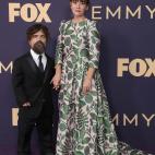 Peter Dinklage y Erica Schmidt