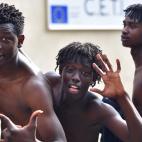 5c8a6d2d250000bd05812163