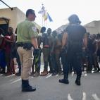 5c8a6d31240000f404a31127