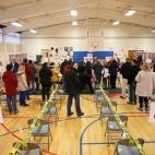 Pese a la nieve, los ciudadanos han acudido a votar desde primera hora