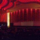 Raj Mandir de Jaipur es el cine más grande y ostentoso de toda la India. Con sus más de 400 butacas en la sala principal, es famoso por sus escalinatas, luces de colores, lámparas de cristal y palcos decorados en colores pastel. La majestuosi...