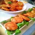 Sólo se necesita bacalao desmigado, harina de trigo, ajos picados, perejil, huevo, agua y levadura. Puedes preparar aquí cómo prepararlo.