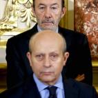 Alfredo Pérez Rubalcaba detrás de José Ignacio Wert.