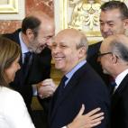 Ana Mato, Rubalcaba, Wert, Montoro y Rivero se saludan.