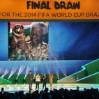Homenaje a Mandela durante la gala del sorteo.