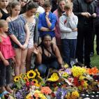 Muchos niños se han acercado también para despedir a Mandela