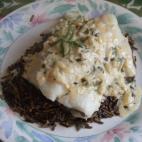 La autora de este plato recomienda servirlo con arroz negro. Estos son los pasos para prepararlo.