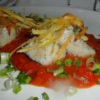 Hecho con tomate, patatas, pimiento morrón, pimienta y pimentón. Consulta la receta.