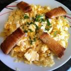 Con cebolletas, huevos, leche y pan frito. Lee aquí la receta.