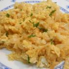 Con patatas para freír y huevos. Consulta la receta completa.