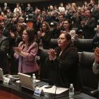 Senadores mexicanos dedican un aplauso a Mandela