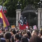 5c8b7caf200000450470e279