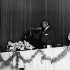 Mandela pronunciando un discurso a principios de los años 60.