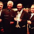 Con los Tres Tenores, en abril de 1999.