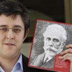 Es licenciado en Historia Contemporánea por la Universidad de Deusto.