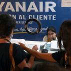 Pasajeros afectados por la huelga de trabajadores de Ryanair.