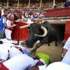 Imagen de la plaza de toros de Pamplona durante el cuarto encierro de sanfermines.