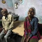 Mange Lal Singh y Ram Bai lloran la muerte de su hijo, Ram Singh, acusado de violar y asesinar a una joven en el interior de un autobús en Nueva Delhi, India. la fotografía fue tomada el 11 de marzo de 2013. Ram Singh se ahorcó en su celda, p...