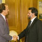 Julio Anguita durante una entrevista con el rey en Zarzuela en 1988.