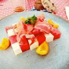 Con el calor, qu&eacute; mejor opci&oacute;n para comer que una ensalada con un ingrediente como la sand&iacute;a. Descubre c&oacute;mo prepararla con esta receta innovadora.