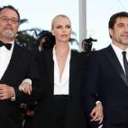 A su llegada a la proyección de la película The Last Face