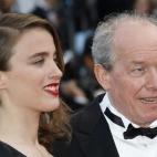 A su llegada a la proyección de la película La Fille Inconnue (La chica desconocida).