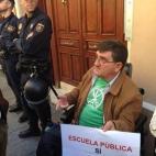 5c8af608240000f404a3f54a