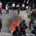 5c8b17b5250000e203ca04ce