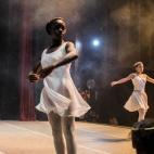 Pamela, en la obra El Cascanueces. Gracias a su talento, la vida de Pamela ha mejorado mucho: ahora baila en un estudio de ballet y se ha mudado a un internado fuera de las chabolas de Kibera.