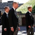 Guillermo y Harry, separados por su primo Peter Philips.