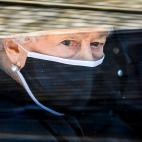 La reina, a su llegada a la Capilla de San Jorge.