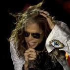 Cuando fue preguntado por su primera experiencia sexual, Tyler dijo a ELLE que fue a los siete años y con "gemelas".