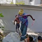 Kalara asegura que los jefes de la obra se han desentendido de su difícil situación. "No les importamos ni nosotros ni nuestros hijos, solo les importa su trabajo", lamenta.