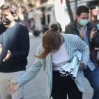 Haciendo una reverencia a su llegada a un acto en Alcorcón