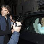 El torero no ha dejado que su fama le persiga fuera de los ruedos. Cuando se conocieron, en 2002, Isabel trabajaba en un centro comercial de Estepona. Poco se sabe de esta mujer a la que no le gusta ir a la plaza de toros a presenciar sus faena...