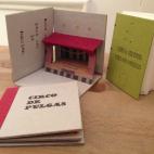 Con mensajes como "sube el telón para ver la función" o "para mocosos" (hecho con clínex), los libritos de Celia Sacido "no sólo son para niños", según la propia artista. De pequeña siempre le fascinó el circo de las pulgas que un señor...