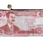 "Cuando no hay nada que hacer decimos que no hay tutía, que no es una tía, sino un remedio para la vista usado en tiempos de Cervantes", explica la artista Tona Coromina, creadora de Tutía de Barcelona, "un remedio casero y unipersonal que co...