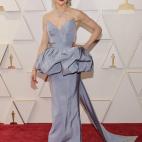 Con dise&ntilde;o azul empolvado de Armani Priv&eacute;.