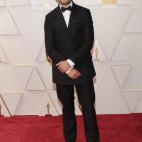 Con traje de Valentino.