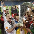 5c8b55b92000009e0470821b