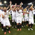 5c8b55bb200000430470821f