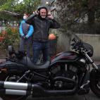 Edmundo Bal lleg&oacute; al debate en moto, muy 'Easy Rider' &eacute;l