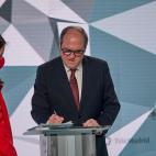 Ángel Gabilondo toma apuntes antes de lanzarse al ataque de Ayuso