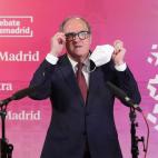 Gabilondo y sus problemillas con las gafas empañadas por llevar mascarilla. Típico