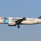 El Airbus A320 de Egyptair con matrícula SU-GCC que este jueves desapareció de los radares cuando cubría la ruta París-El Cairo, en una imagen de archivo en el aeropuerto internacional de Bruselas.