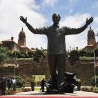 5c8aef56240000f7054cb01b