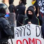 Unos 300 independentistas se han concentrado a primera hora de esta mañana frente al cuartel de la Guardia Civil de Girona, convocados por diversas organizaciones con motivo del segundo aniversario del 1-O, mientras un cordón de los Mossos d'E...